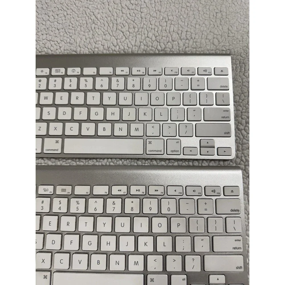 Apple A1314 Wireless Keyboard - 2 PC Tested And Working